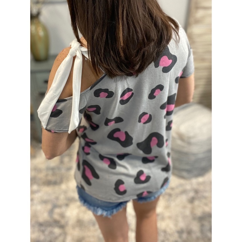 ❤️🔥Leopard Cold Shoulder Cutout Tie Shoulder Top Pink 0422 - Picture 7 of 8